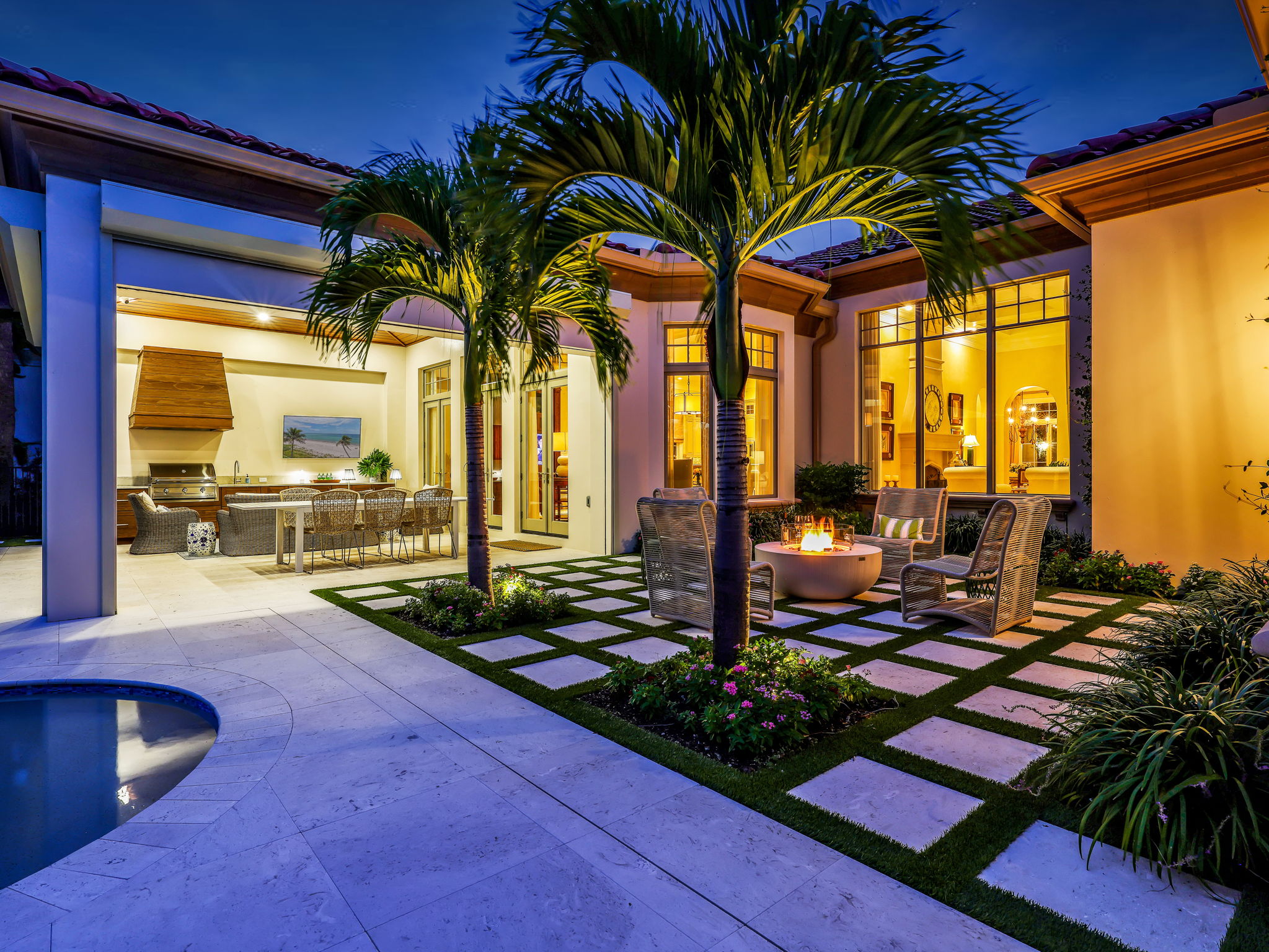 Outdoor kitchen, dining, and firetable